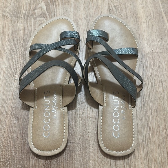 COCONUTS BY MATISSE | Catalina Silver Metallic Strappy Sandals - Picture 4 of 5